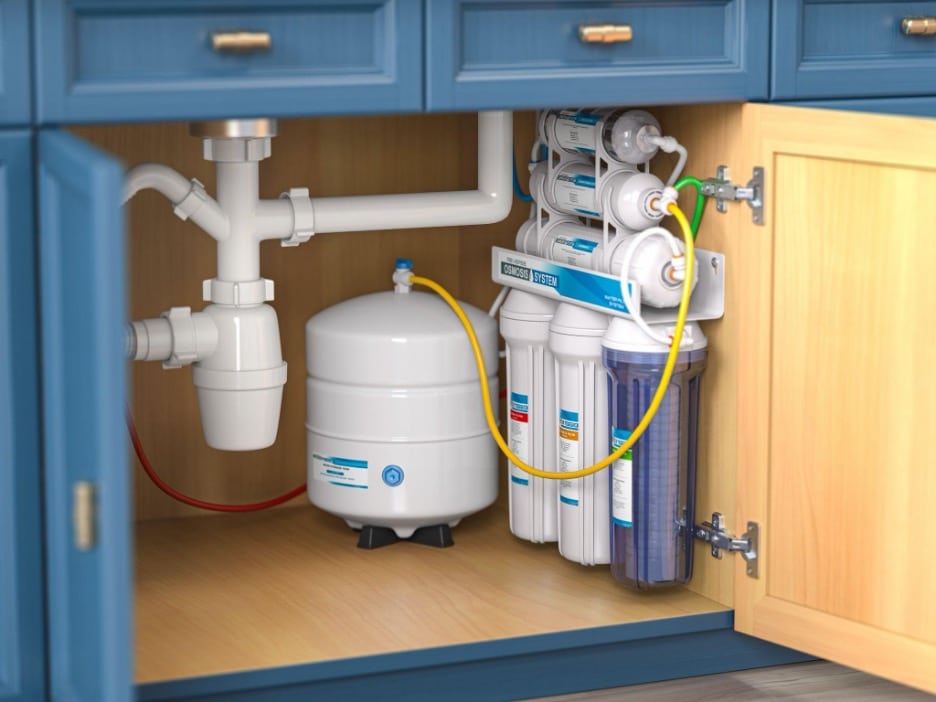 Under sink water filter system with RO membrane housing installed below a Dallas home kitchen sink. 